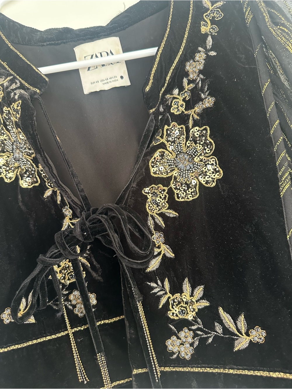 Zara Black Velvet Embroidered Cropped Jacket with Sheer Metallic-Striped Sleeves - Picture 4 of 6